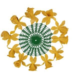 vintage green & yellow 20" round Daffodil Doily handmade crochet 3D floral